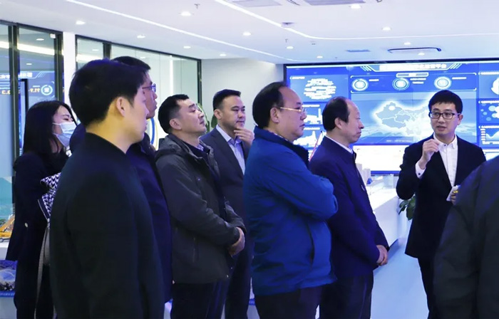 江苏省发改委副主任林康调研IM在线体育发展情况-3.jpg